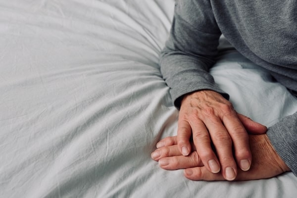 7 Tips Meredakan Tangan Kaku Saat Bangun Tidur